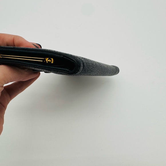 Chanel 🖤 Black Wallet on Chain - Picture 8 of 9